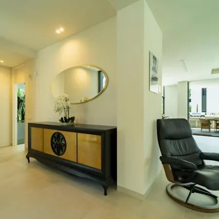 Ultra Luxury 5 Bedroom Retreat With Rooftop Solarium 빌라