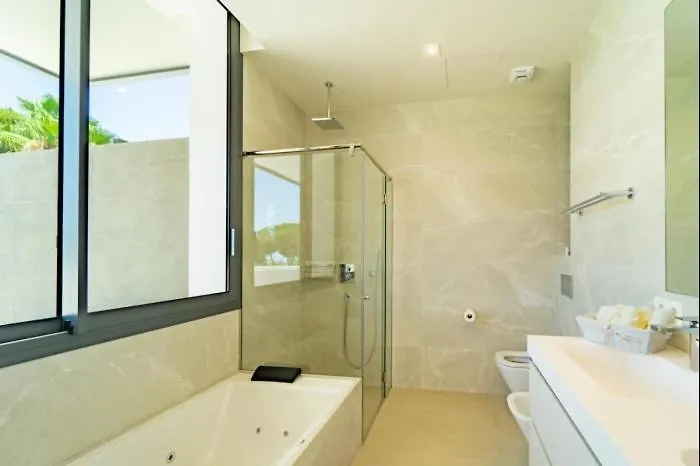 Ultra Luxury 5 Bedroom Retreat With Rooftop Solarium Willa Marbella