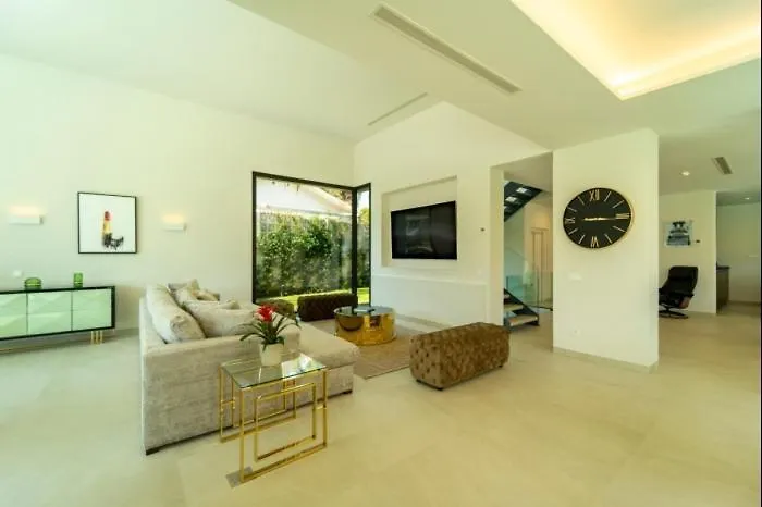 Ultra Luxury 5 Bedroom Retreat With Rooftop Solarium Marbella