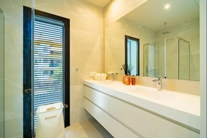 Ultra Luxury 5 Bedroom Retreat With Rooftop Solarium * Marbella