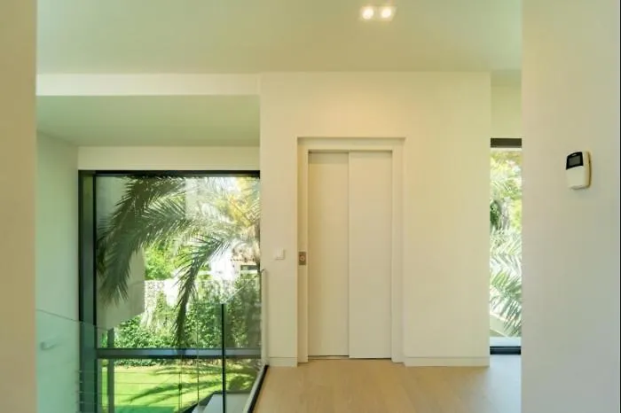 Ultra Luxury 5 Bedroom Retreat With Rooftop Solarium