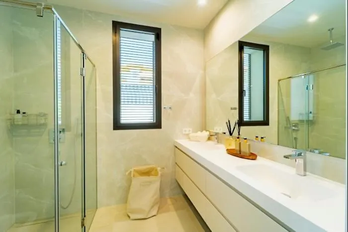 Willa Ultra Luxury 5 Bedroom Retreat With Rooftop Solarium Marbella