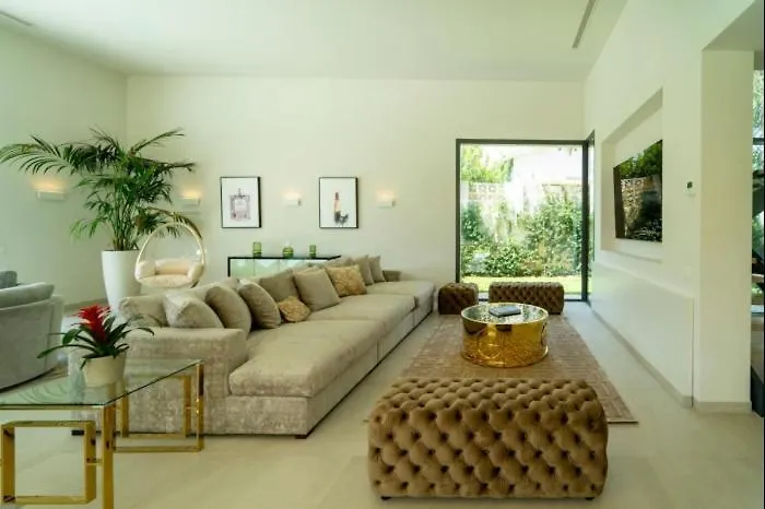 Ultra Luxury 5 Bedroom Retreat With Rooftop Solarium Willa