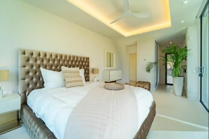 Willa Ultra Luxury 5 Bedroom Retreat With Rooftop Solarium Marbella