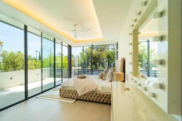 Ultra Luxury 5 Bedroom Retreat With Rooftop Solarium Willa