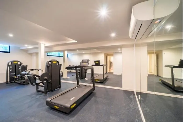 Ultra Luxury 5 Bedroom Retreat With Rooftop Solarium Marbella