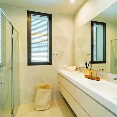 Villa Ultra Luxury 5 Bedroom Retreat With Rooftop Solarium Marbella